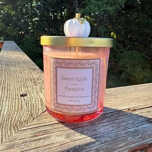 NEW DW Home Sweet Pumpkin and Apple 9oz Single Wick Candle Pink White